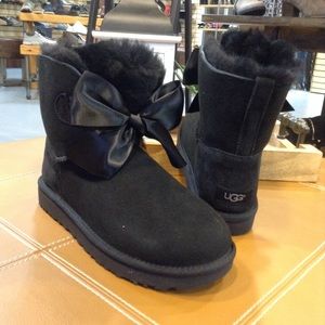 gita bow ugg boots